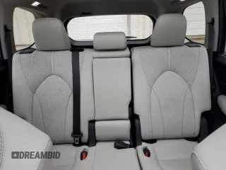 2024 Toyota Highlander XLE z VIN 5TDAAAB5XRS040998, wystawiony jako Copart lot #49960055 z przebiegiem 12 978 mil mil oraz Szkoda całkowita • Salvage title. Historia ofert i sprzedaży dostępna na DreamBid. Obrazek 10.