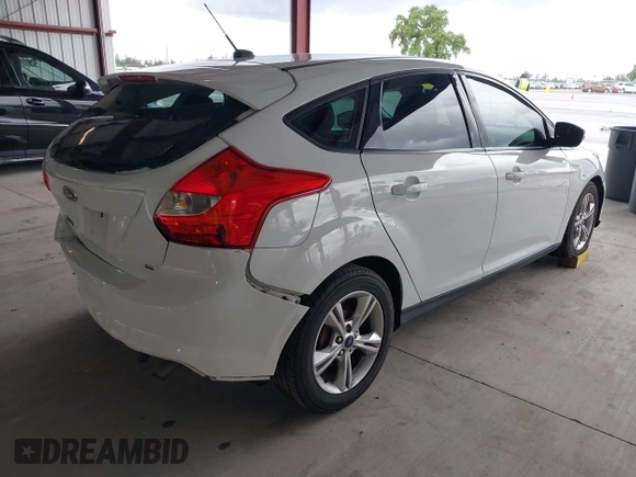 2014 Ford Focus SE with VIN 1FADP3K21EL301336, listed as a IAAI auction lot 41939452 with 118,203 mi miles. Bid and sale history available at carsss.com. Image 4.