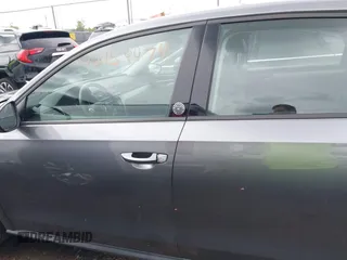 2019 Volkswagen Passat Wolfsburg Edition z VIN 1VWLA7A30KC010294, wystawiony jako IAAI lot #42159974 z przebiegiem 86 303 mil mil oraz . Historia ofert i sprzedaży dostępna na DreamBid. Obrazek 14.