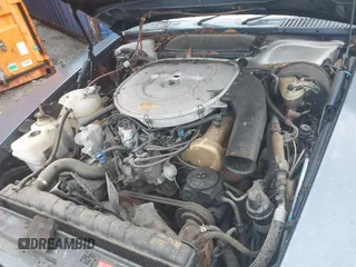 1985 Mercedes-Benz 380 z VIN WDBBA45C1FA018962, wystawiony jako IAAI lot #42449076 z przebiegiem 142 436 mil mil oraz . Historia ofert i sprzedaży dostępna na DreamBid. Obrazek 10.