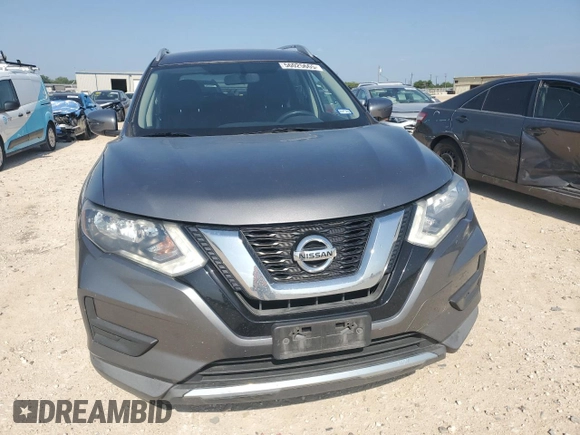 2017 Nissan Rogue SV z VIN KNMAT2MV5HP564579, wystawiony jako Copart lot #56025665 z przebiegiem 171 761 mil mil oraz Szkoda całkowita • Salvage title. Historia ofert i sprzedaży dostępna na DreamBid. Obrazek 5.