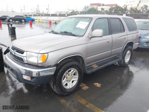 2001 Toyota 4Runner SR5 with VIN JT3GN86R210208231, listed as a IAAI auction lot 41713416 with 281,993 mi miles. Bid and sale history available at carsss.com. Image 2.