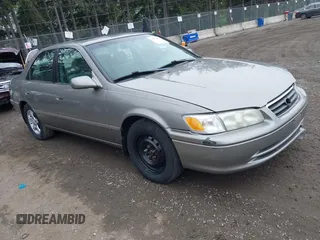 2001 Toyota Camry CE z VIN 4T1BG22K31U097733, wystawiony jako IAAI lot #42276687 z przebiegiem 180 357 mil mil oraz . Historia ofert i sprzedaży dostępna na DreamBid. Obrazek 1.