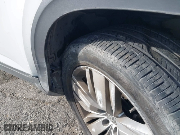 2019 Volkswagen Atlas SE z VIN 1V2WR2CA8KC504134, wystawiony jako IAAI lot #41700050 z przebiegiem 97 047 mil mil oraz . Historia ofert i sprzedaży dostępna na DreamBid. Obrazek 18.
