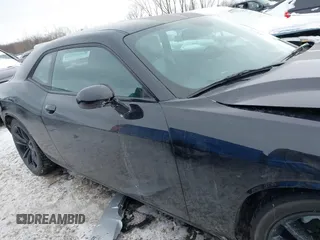 2017 Dodge Challenger SXT Plus z VIN 2C3CDZAG1HH535125, wystawiony jako IAAI lot #41611589 z przebiegiem 56 588 mil mil oraz . Historia ofert i sprzedaży dostępna na DreamBid. Obrazek 14.