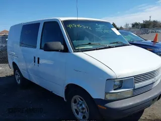 2004 Chevrolet Astro Cargo with VIN 1GCDM19X74B102658, listed as a IAAI auction lot 42007670 with 252,535 mi miles. Bid and sale history available at carsss.com. Image 1.
