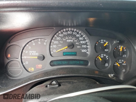 2003 Chevrolet Silverado 1500HD LS z VIN 1GCGK13U93F248729, wystawiony jako Copart lot #55568615 z przebiegiem 227 774 mil mil oraz Nie do naprawy • Non repairable. Historia ofert i sprzedaży dostępna na DreamBid. Obrazek 9.