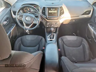2017 Jeep Cherokee Latitude с VIN 1C4PJLCB8HW669765, выставлен на аукционе Copart как лот 64127705 с пробегом 162 503 миль миль и Списание • Salvage title. История ставок и продаж доступна на DreamBid. Изображение 8.