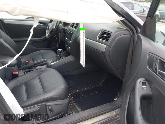 2014 Volkswagen Jetta SE with VIN 3VWD07AJ2EM209176, listed as a IAAI auction lot 42460383 with 172,550 mi miles and . Bid and sale history available at DreamBid. Image 5.