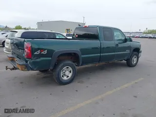 2004 Chevrolet Silverado 2500 LS with VIN 1GCGK29U84E311873, listed as a IAAI auction lot 42096136 with 268,581 mi miles. Bid and sale history available at carsss.com. Image 4.