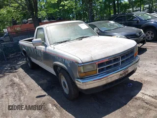 1992 Dodge Dakota S z VIN 1B7GL26X0NS547044, wystawiony jako IAAI lot #42285555 z przebiegiem 74 180 mil mil oraz . Historia ofert i sprzedaży dostępna na DreamBid. Obrazek 1.