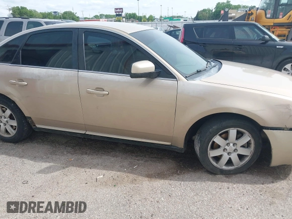 2007 Ford Five Hundred SEL z VIN 1FAFP241X7G119234, wystawiony jako IAAI lot #42142742 z przebiegiem 217 800 mil mil oraz . Historia ofert i sprzedaży dostępna na DreamBid. Obrazek 6.