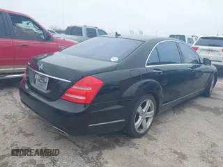 2011 Mercedes-Benz S-Class S 550 with VIN WDDNG7BB1BA362219, listed as a IAAI auction lot 41439408 with 165,076 mi miles. Bid and sale history available at carsss.com. Image 4.