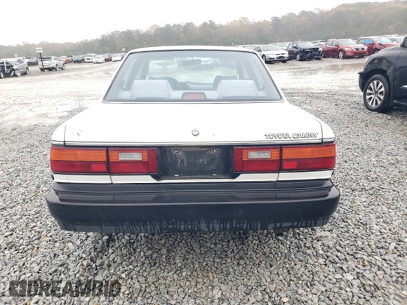 1988 Toyota Camry z VIN JT2SV21E7J3277138, wystawiony jako Copart lot #80039334 z przebiegiem 152 555 mil mil oraz Szkoda całkowita • Salvage title. Historia ofert i sprzedaży dostępna na DreamBid. Obrazek 6.