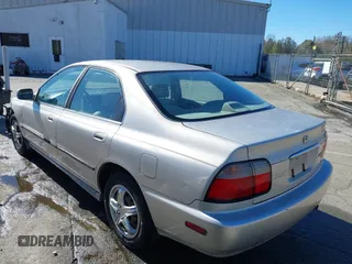 1997 Honda Accord LX z VIN 1HGCD5639VA006625, wystawiony jako IAAI lot #41847843 z przebiegiem 210 800 mil mil oraz . Historia ofert i sprzedaży dostępna na DreamBid. Obrazek 3.