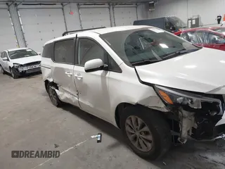 2019 Kia Sedona L with VIN KNDMA5C1XK6524868, listed as a IAAI auction lot 41048602 with 82,511 mi miles. Bid and sale history available at carsss.com. Image 6.