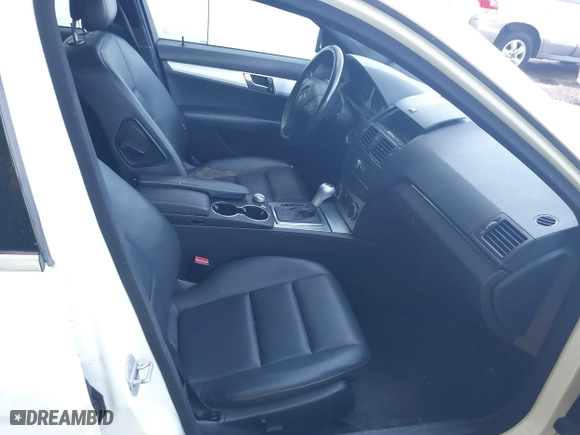 2008 Mercedes-Benz C-Class 3.0L Sport with VIN WDDGF54X48R022453, listed as a IAAI auction lot 40173089 with 240,772 mi miles. Bid and sale history available at carsss.com. Image 5.