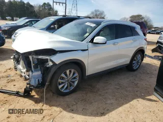2021 Infiniti QX50 Luxe z VIN 3PCAJ5BB5MF125399, wystawiony jako Copart lot #45708015 z przebiegiem 26 913 mil mil oraz Szkody całkowita. Historia ofert i sprzedaży dostępna na DreamBid. Obrazek 1.