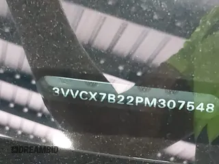 2023 Volkswagen Taos S z VIN 3VVCX7B22PM307548, wystawiony jako IAAI lot #42139747 z przebiegiem 34 299 mil mil oraz . Historia ofert i sprzedaży dostępna na DreamBid. Obrazek 9.