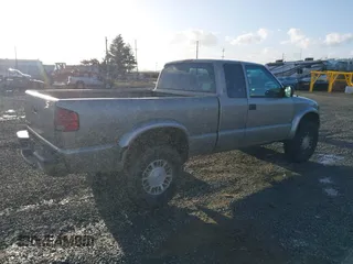 2001 GMC Sonoma with VIN 1GTCT19W918115779, listed as a IAAI auction lot 41648617 with 168,900 mi miles. Bid and sale history available at carsss.com. Image 4.