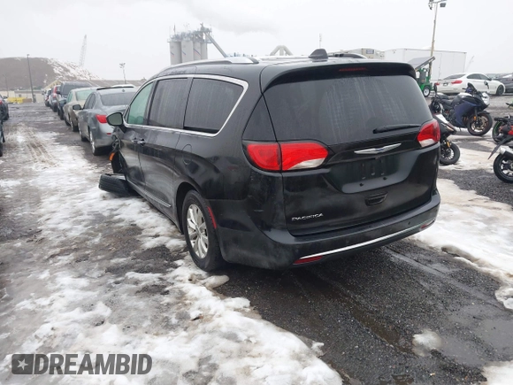 2019 Chrysler Pacifica Touring L with VIN 2C4RC1BG2KR715353, listed as a IAAI auction lot 41545730 with 38,500 mi miles and . Bid and sale history available at DreamBid. Image 3.