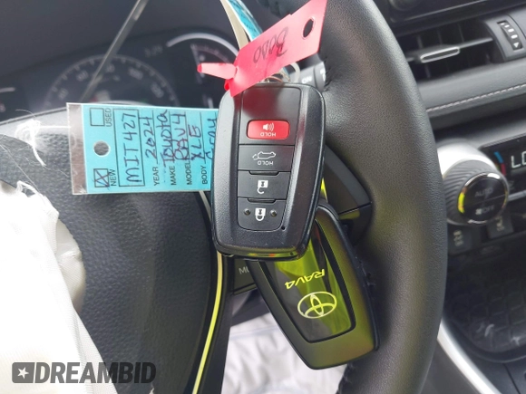 2024 Toyota RAV4 XLE Premium z VIN 2T3A1RFV9RC411142, wystawiony jako IAAI lot #42319590 z przebiegiem 18 585 mil mil oraz . Historia ofert i sprzedaży dostępna na DreamBid. Obrazek 11.