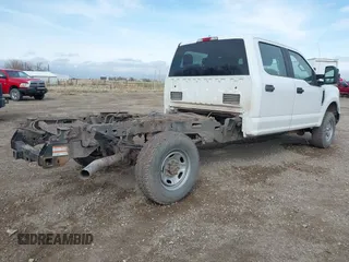 2017 Ford Super Duty F-250 SRW XL with VIN 1FD7W2B69HEC90498, listed as a IAAI auction lot 42032220 with 1 mi miles. Bid and sale history available at carsss.com. Image 4.