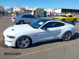 2021 Ford Mustang GT z VIN 1FA6P8CF5M5142279, wystawiony jako IAAI lot #42165065 z przebiegiem 30 109 mil mil oraz . Historia ofert i sprzedaży dostępna na DreamBid. Obrazek 6.