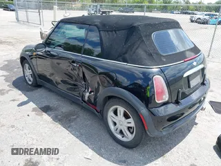 2006 MINI Convertible z VIN WMWRF33566TG15464, wystawiony jako IAAI lot #42285777 z przebiegiem 144 430 mil mil oraz . Historia ofert i sprzedaży dostępna na DreamBid. Obrazek 3.