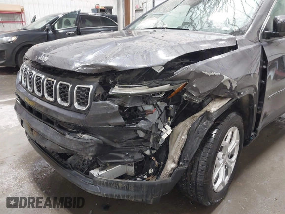 2024 Jeep Compass Latitude with VIN 3C4NJDBN1RT116956, listed as a IAAI auction lot 41390402 with 17,533 mi miles. Bid and sale history available at carsss.com. Image 6.