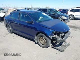 2011 Volkswagen Jetta Sedan SE w/Convenience & Sunroof PZEV with VIN 3VWDZ7AJ5BM068069, listed as a IAAI auction lot 41866154 with 215,407 mi miles. Bid and sale history available at carsss.com. Image 1.