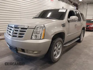 2007 Cadillac Escalade with VIN 1GYFK638X7R138864, listed as a IAAI auction lot 42088742 with 195,192 mi miles. Bid and sale history available at carsss.com. Image 2.