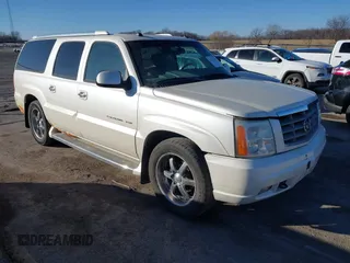 2005 Cadillac Escalade ESV z VIN 3GYFK66N85G234023, wystawiony jako IAAI lot #41479348 z przebiegiem 240 260 mil mil oraz . Historia ofert i sprzedaży dostępna na DreamBid. Obrazek 1.