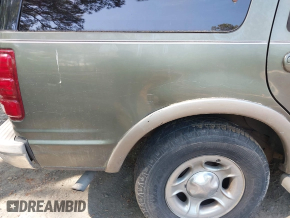 2001 Ford Expedition Eddie Bauer with VIN 1FMRU17W11LA02654, listed as a IAAI auction lot 42147534 with Not provided miles and . Bid and sale history available at DreamBid. Image 19.