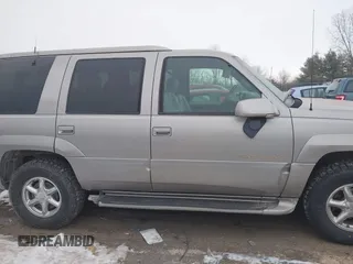 2000 Cadillac Escalade z VIN 1GYEK63R1YR197386, wystawiony jako IAAI lot #41386599 z przebiegiem 77 657 mil mil oraz . Historia ofert i sprzedaży dostępna na DreamBid. Obrazek 14.