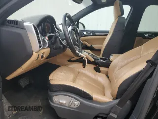 2016 Porsche Cayenne z VIN WP1AA2A29GKA15722, wystawiony jako Copart lot #43627915 z przebiegiem 125 579 mil mil oraz Szkoda całkowita • Salvage title. Historia ofert i sprzedaży dostępna na DreamBid. Obrazek 7.