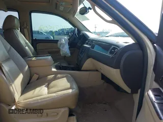 2010 GMC Yukon XL Denali with VIN 1GKUKMEF6AR157775, listed as a IAAI auction lot 41521509 with 201,836 mi miles. Bid and sale history available at carsss.com. Image 5.