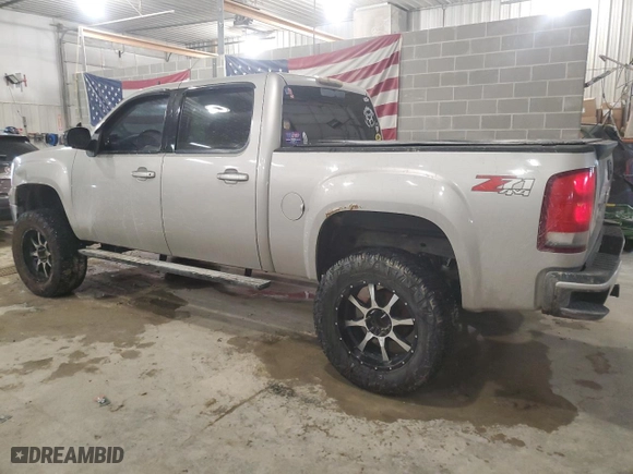 2008 GMC Sierra 1500 SLE1 with VIN 3GTEK13J98G221324, listed as a Copart auction lot 45364655 with 305,436 mi miles and Salvage Title. Bid and sale history available at carsss.com. Image 2.
