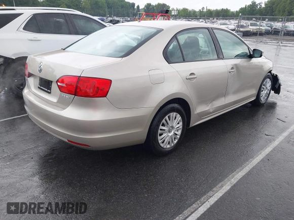 2012 Volkswagen Jetta SE z VIN 3VWDP7AJ5CM461691, wystawiony jako IAAI lot #42237130 z przebiegiem 102 664 mil mil oraz . Historia ofert i sprzedaży dostępna na DreamBid. Obrazek 4.