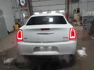 2016 Chrysler 300 with VIN 2C3CCAGG7GH171013, listed as a IAAI auction lot 41531620 with 92,134 mi miles. Bid and sale history available at carsss.com. Image 16.
