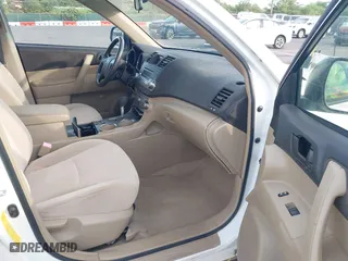 2008 Toyota Highlander with VIN JTEDS41A782038069, listed as a IAAI auction lot 40944842 with 194,421 mi miles. Bid and sale history available at carsss.com. Image 5.