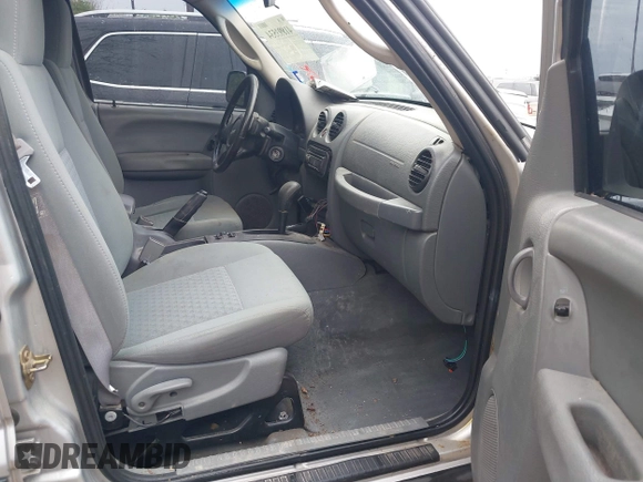 2006 Jeep Liberty Sport with VIN 1J4GL48K26W184408, listed as a IAAI auction lot 41893534 with 1 mi miles. Bid and sale history available at carsss.com. Image 5.