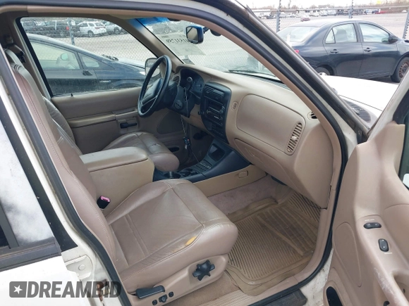 1999 Ford Explorer XLT z VIN 1FMZU32E4XZA40685, wystawiony jako IAAI lot #41531759 z przebiegiem 200 419 mil mil oraz . Historia ofert i sprzedaży dostępna na DreamBid. Obrazek 5.