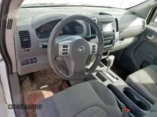2018 Nissan Frontier S z VIN 1N6BD0CT1JN708164, wystawiony jako Copart lot #57149945 z przebiegiem 216 389 mil mil oraz Tytuł czysty. Historia ofert i sprzedaży dostępna na DreamBid. Obrazek 8.