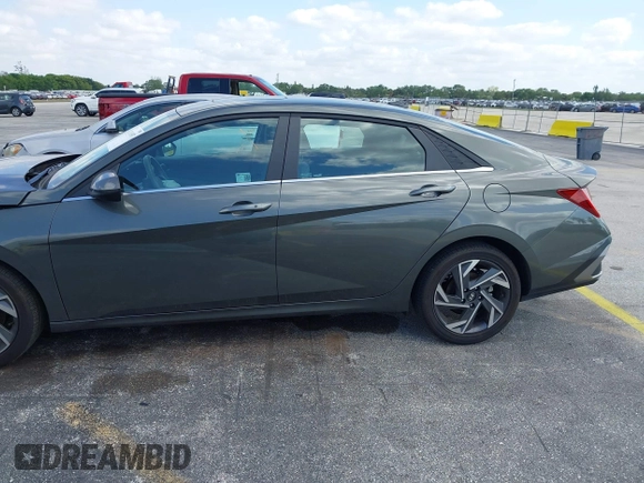 2025 Hyundai Elantra SEL Convenience with VIN KMHLS4DG9SU905768, listed as a IAAI auction lot 42101897 with 7,303 mi miles and . Bid and sale history available at DreamBid. Image 14.