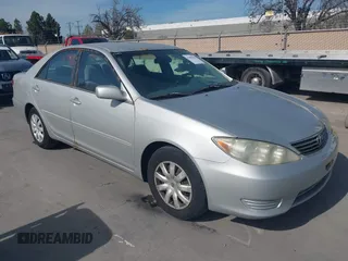 2006 Toyota Camry STD z VIN 4T1BE30K66U730117, wystawiony jako IAAI lot #41885289 z przebiegiem 201 541 mil mil oraz . Historia ofert i sprzedaży dostępna na DreamBid. Obrazek 1.
