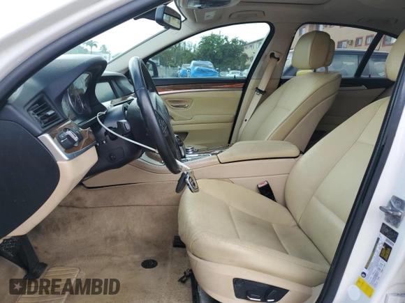 2012 BMW 5 Series 528i z VIN WBAXG5C53CDW85359, wystawiony jako Copart lot #59535145 z przebiegiem 172 104 mil mil oraz Czysty tytuł • Clean title. Historia ofert i sprzedaży dostępna na DreamBid. Obrazek 7.