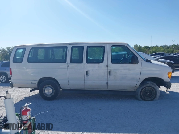 2004 Ford Econoline Passenger XL with VIN 1FBSS31L04HB18896, listed as a IAAI auction lot 42038029 with 252,825 mi miles. Bid and sale history available at carsss.com. Image 13.