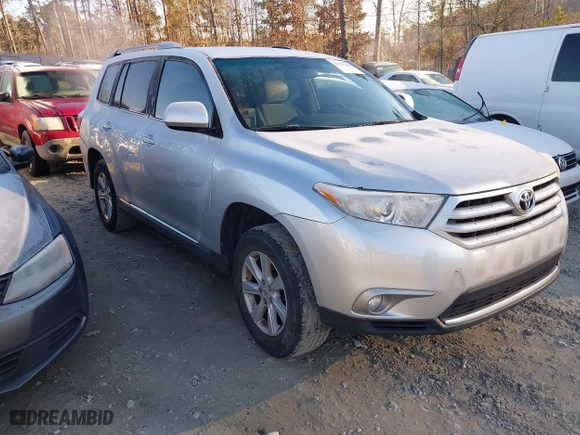 2011 Toyota Highlander with VIN 5TDZK3EH3BS037657, listed as a IAAI auction lot 41270390 with 262,060 mi miles. Bid and sale history available at carsss.com. Image 1.