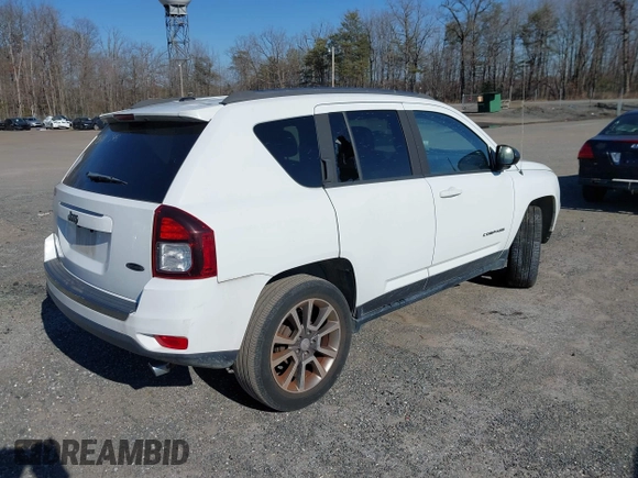 2016 Jeep Compass Sport z VIN 1C4NJCBA4GD785748, wystawiony jako IAAI lot #41585747 z przebiegiem Nie podano mil oraz . Historia ofert i sprzedaży dostępna na DreamBid. Obrazek 4.
